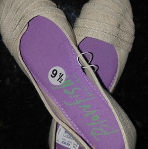 Blowfish beige flats NWT size 9 1/2